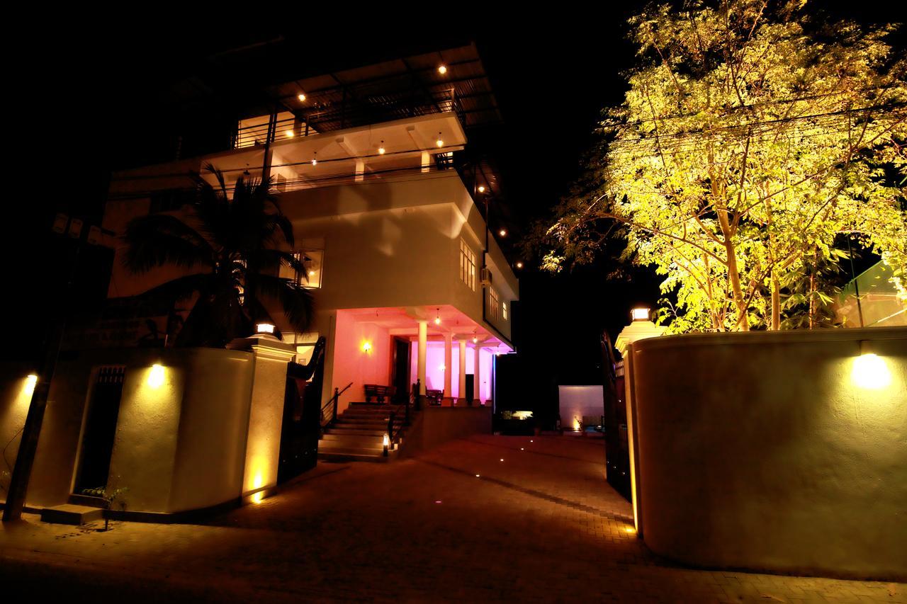 Lavenro Hotel&Resort Deniyaya Buitenkant foto